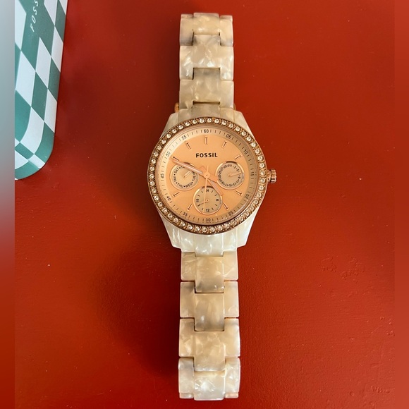 Fossil mother of pearl watch with box. Needs battery/all gems on face perfect - Picture 3 of 10